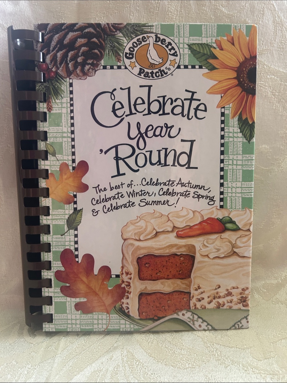 Gooseberry Patch Cookbook Celebrate Year Round tasty recipes & decorating ideas